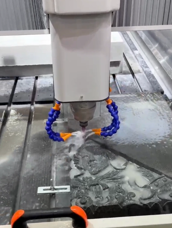 The spindle motors on stone carving machines are prone to damage and have a short service life. How can you avoid this situation?